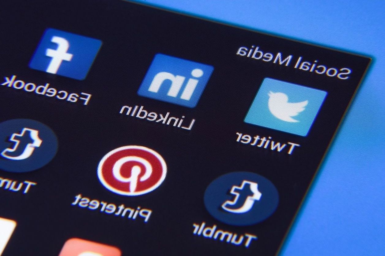 Smartphone screen showing social media application icons